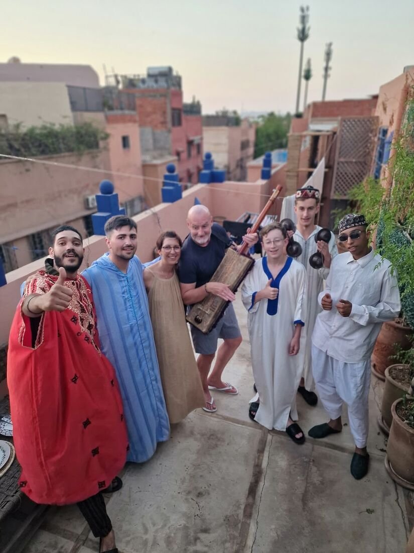 Groupe Gnawa sur un rooftop à Marrakech